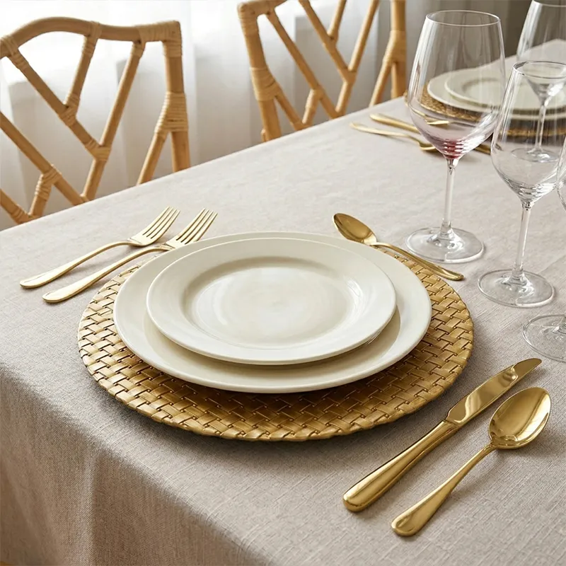 Plato de presentación de cristal en forma de red dorado en alquiler para bodas y eventos